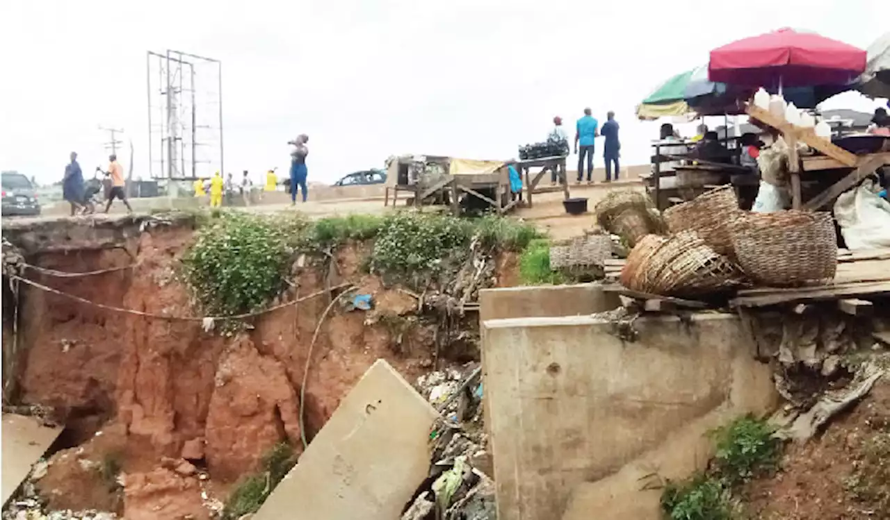 Eight feared killed as flood submerges Lagos community