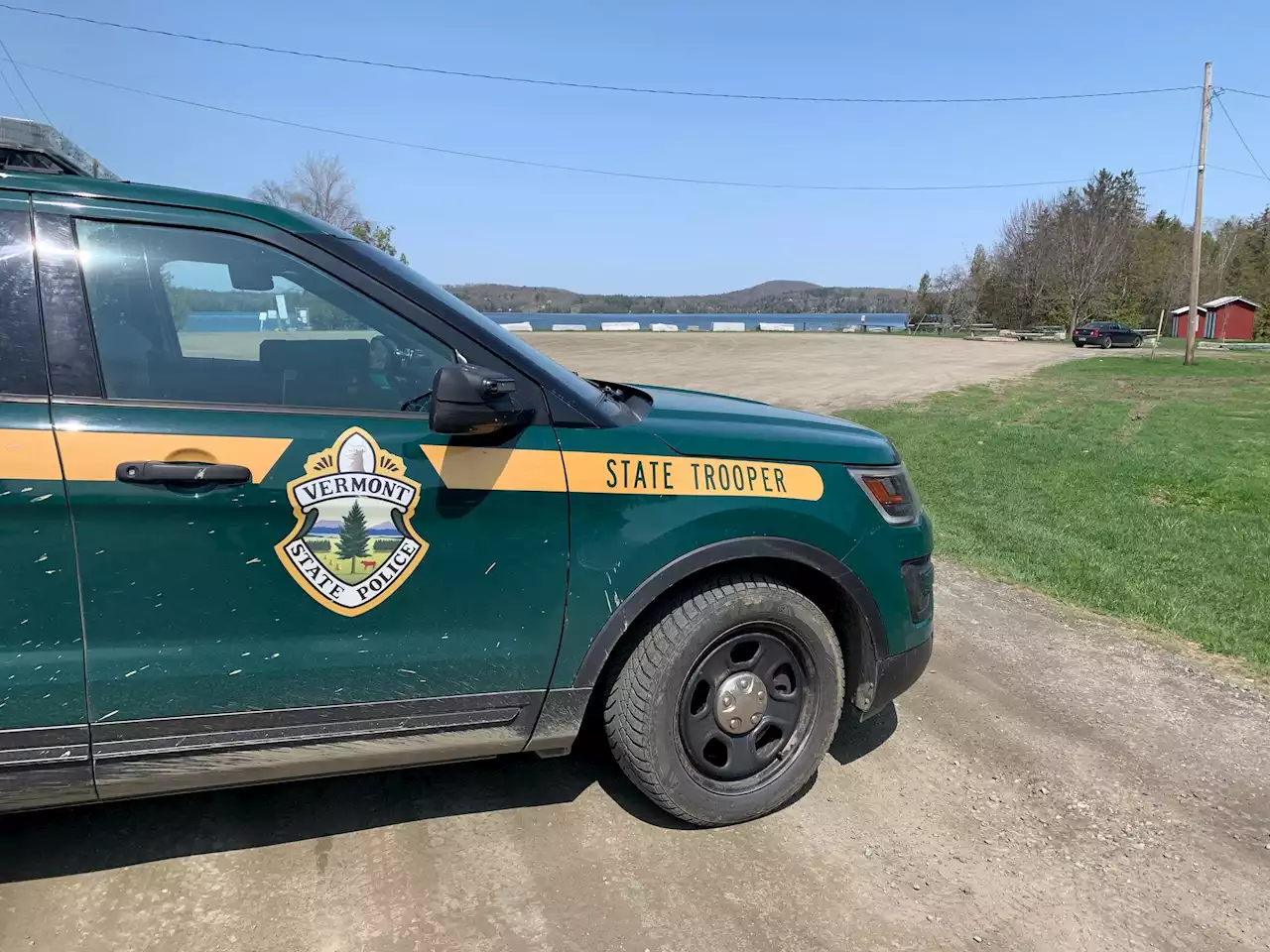 Man dies after crashing car into river in Vermont