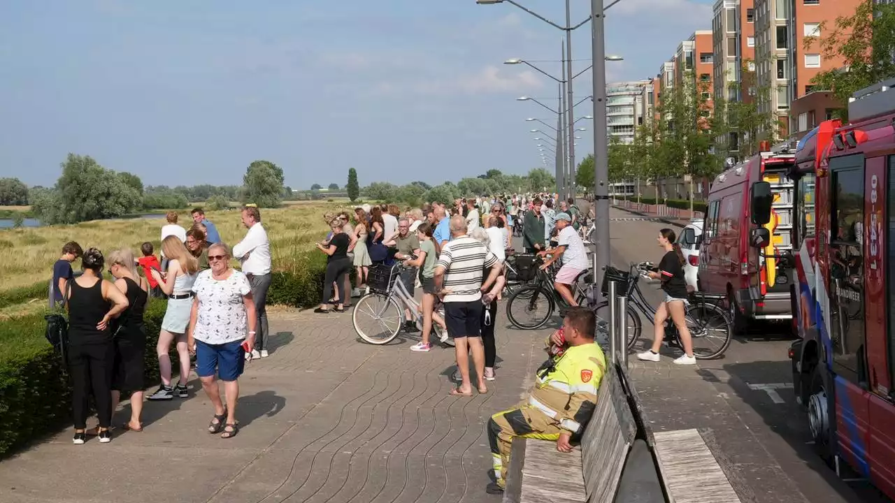 Man (49) wil zijn hondje redden en verdrinkt in het water