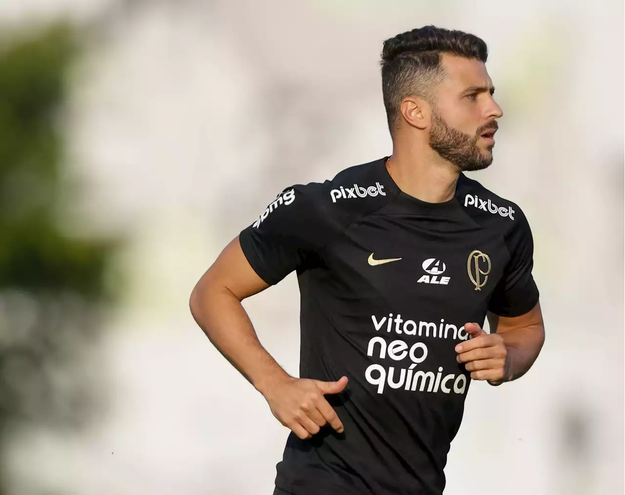 Jr Moraes explica saída do Corinthians e rebate Alessandro: 'Não sou coitadinho'