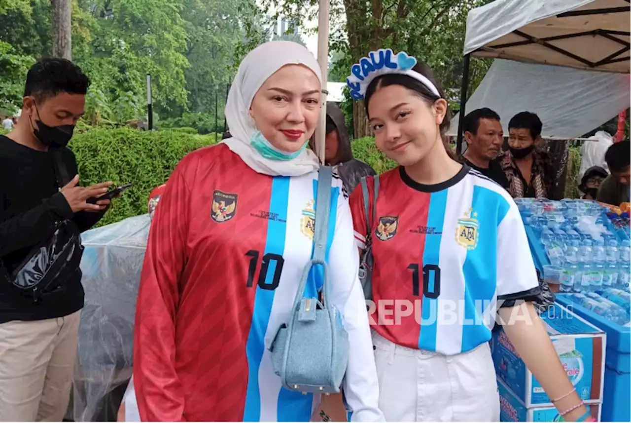 Dua Suporter Wanita Ini Idolakan Timnas Indonesia, Tapi Juga Cinta Argentina |Republika Online