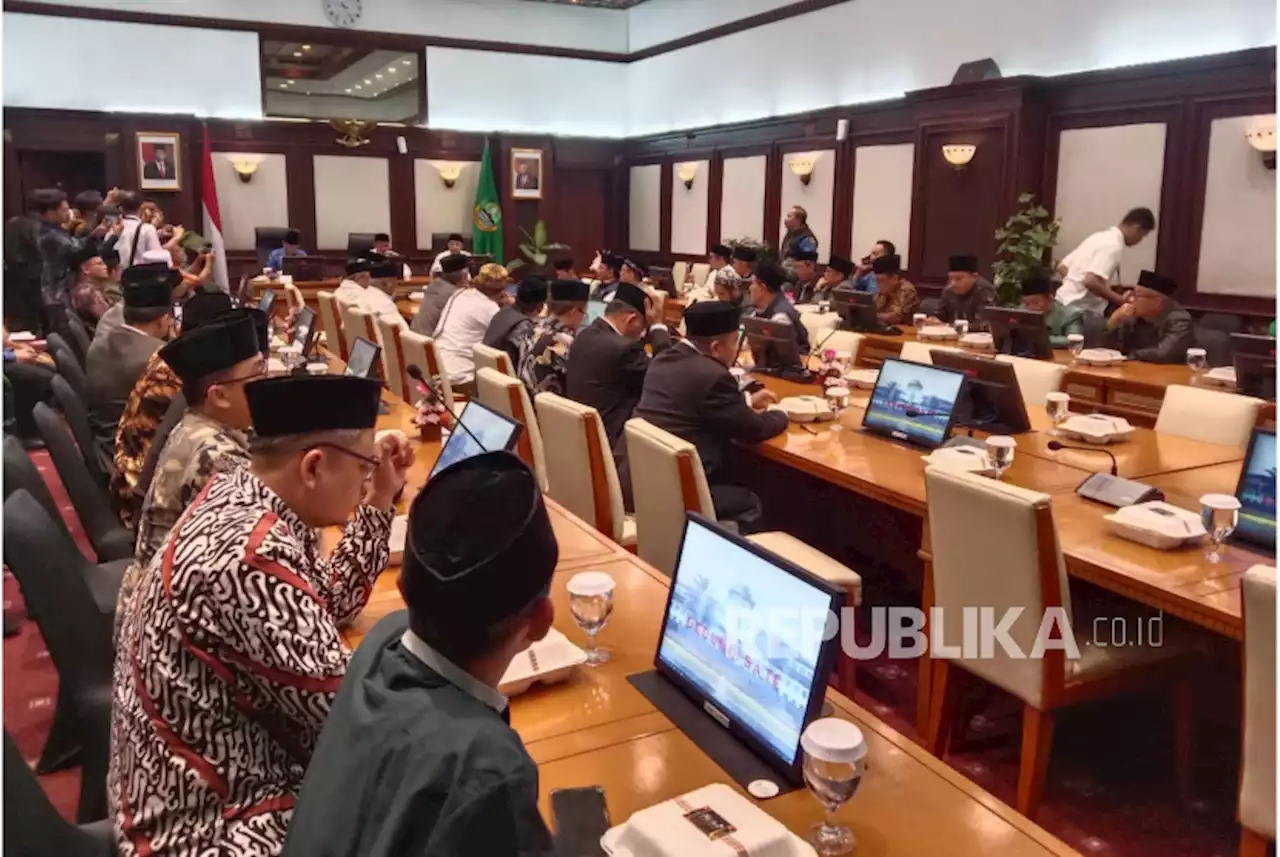 Wagub Jabar Rapat Bersama Kiai dan Ulama Bahas Al-Zaytun |Republika Online