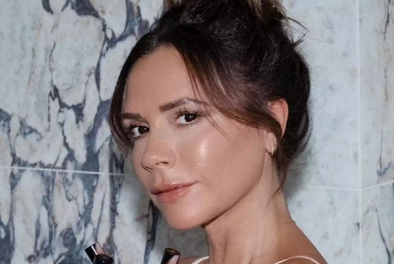 Victoria Beckham revela seu segredo de beleza; conheça a técnica não invasiva que promete jovialidade