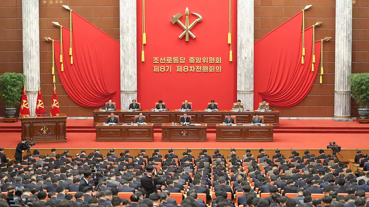 [스프] 중요 회의 소집해 놓고 연설도 안 한, 혹은 못 한 김정은…왜?