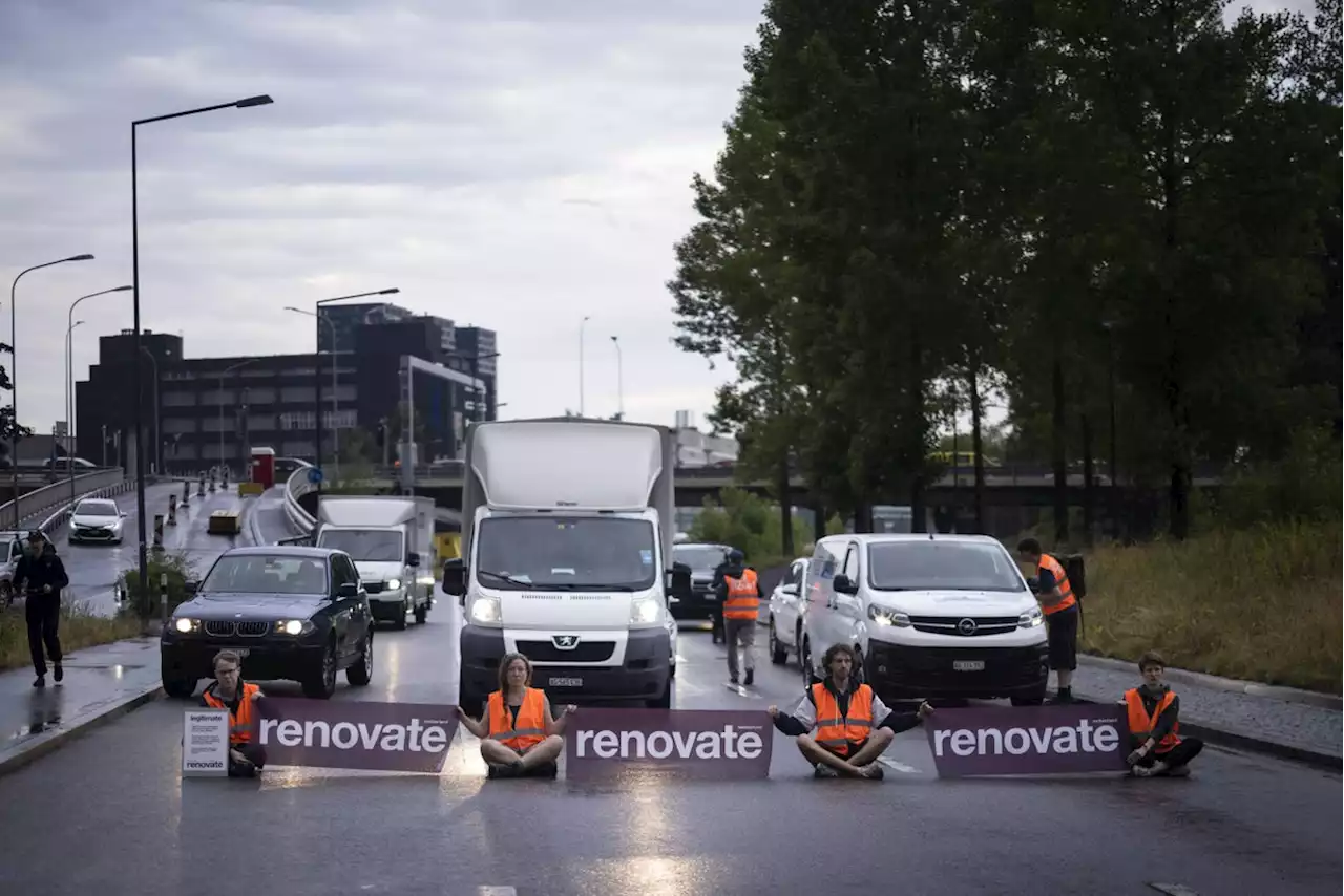 Klima-Aktivisten blockieren in Zürich Autobahnausfahrt