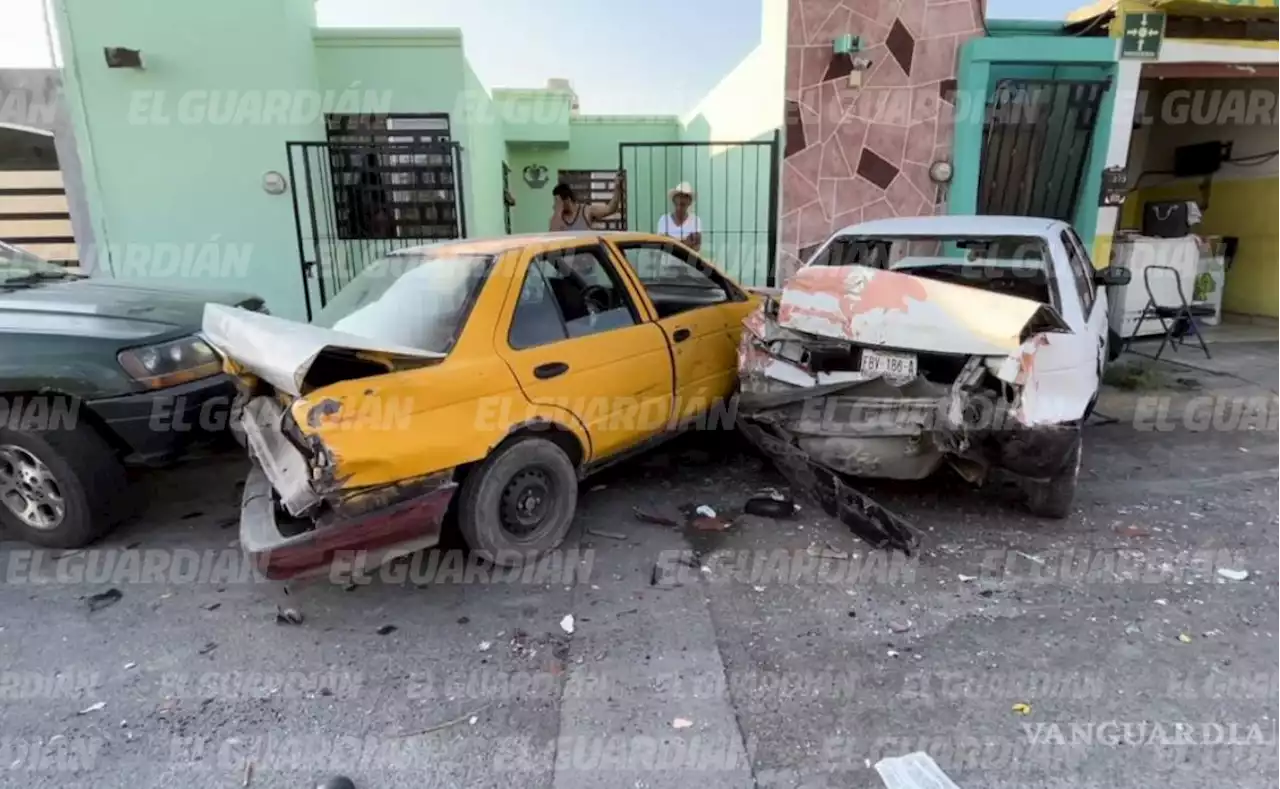 Saltillo: trailero impacta a 3 autos durante la madrugada y huye; video lo delata