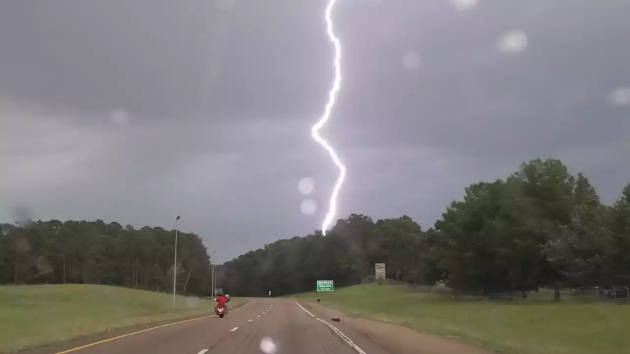 Tornado Strikes Louin, Mississippi, Leaving Widespread Damage - Videos from The Weather Channel