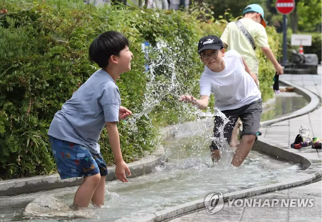 푹푹 찌는 더위에 전주 한옥마을마저 한산…완산구 35.6도(종합) | 연합뉴스