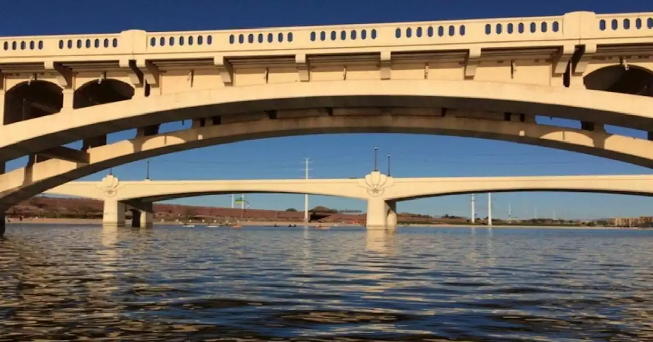 Tempe installing dozens of floating bags at Tempe Town Lake, Kiwanis Park Lake