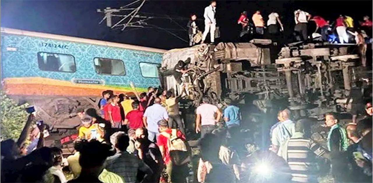 بھارت میں خوفناک ٹرین حادثہ، درجنوں افراد ہلاک