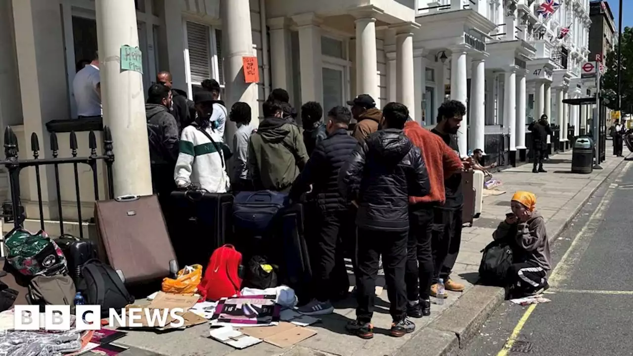 Pimlico: Asylum seekers 'left on the street' after hotel dispute