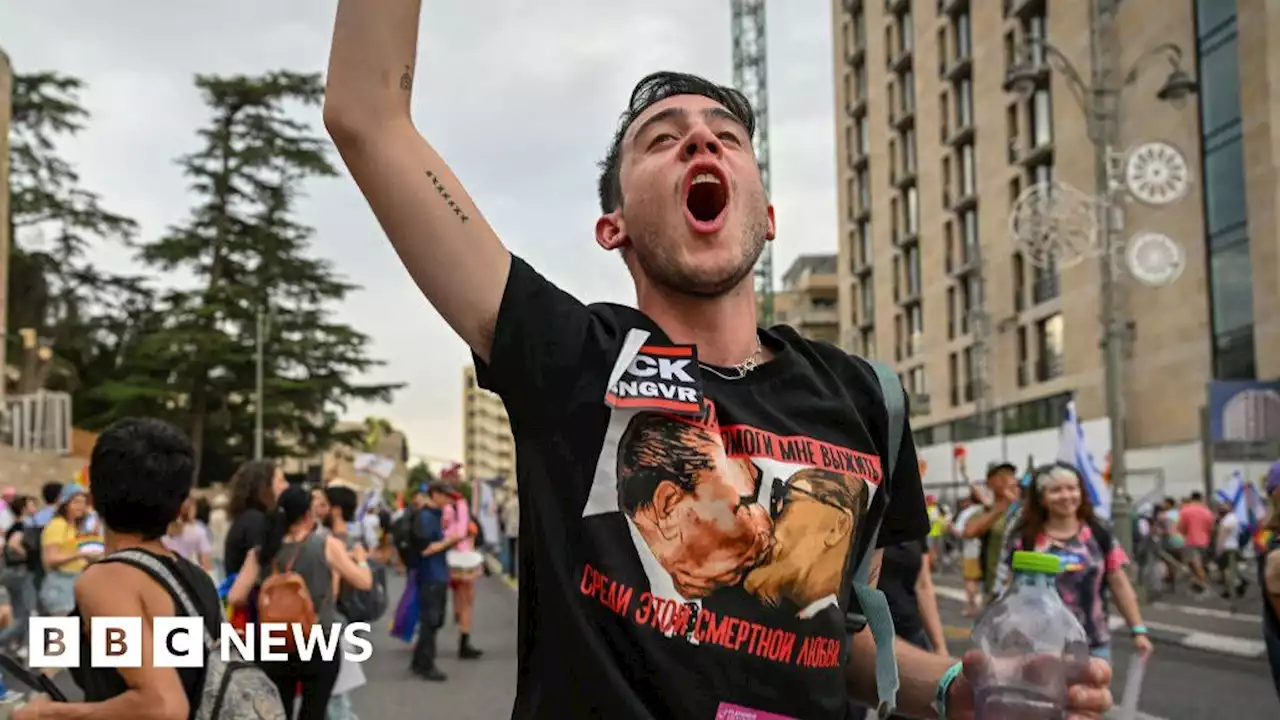 Itamar Ben-Gvir: Israel minister jeered as thousands attend Jerusalem Pride march