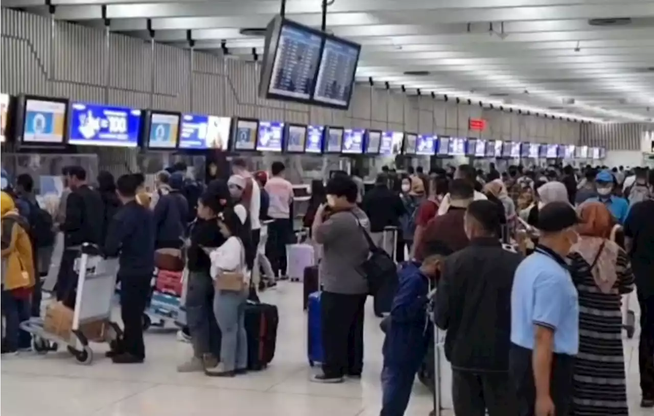 Libur Long Weekend, Ribuan Penumpang Padati Bandara Soekarno-Hatta