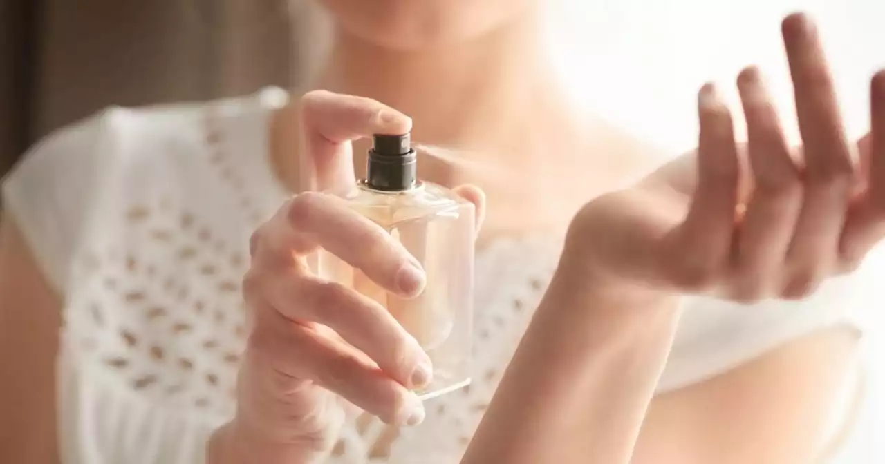 Parfum : voici la raison pour laquelle il est déconseillé de se parfumer lorsqu'il fait chaud