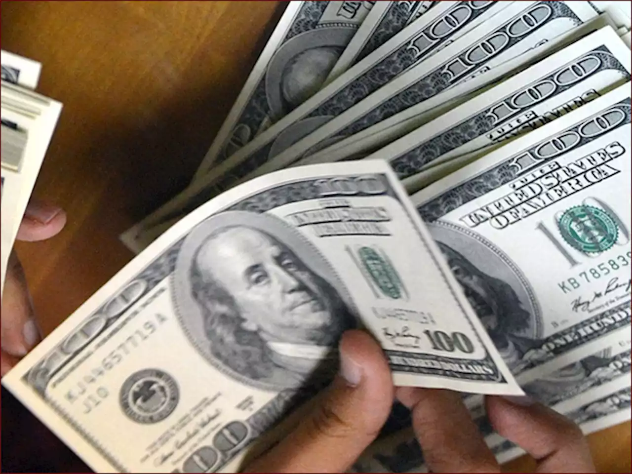 ڈالر کے انٹربینک اور اوپن مارکیٹ ریٹ میں اضافہ - ایکسپریس اردو