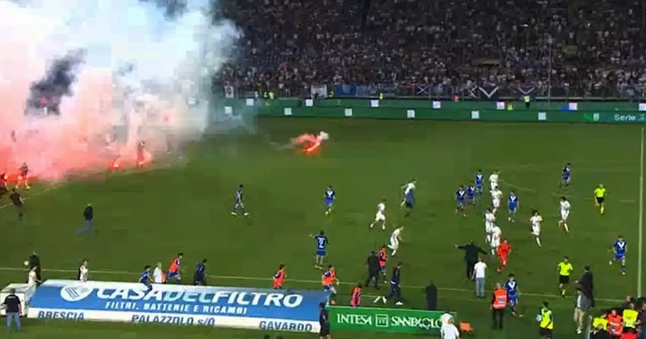 ¡Bajó un histórico en Italia! Descenso de Brescia provoca disturbios dentro y fuera del estadio (VIDEO)