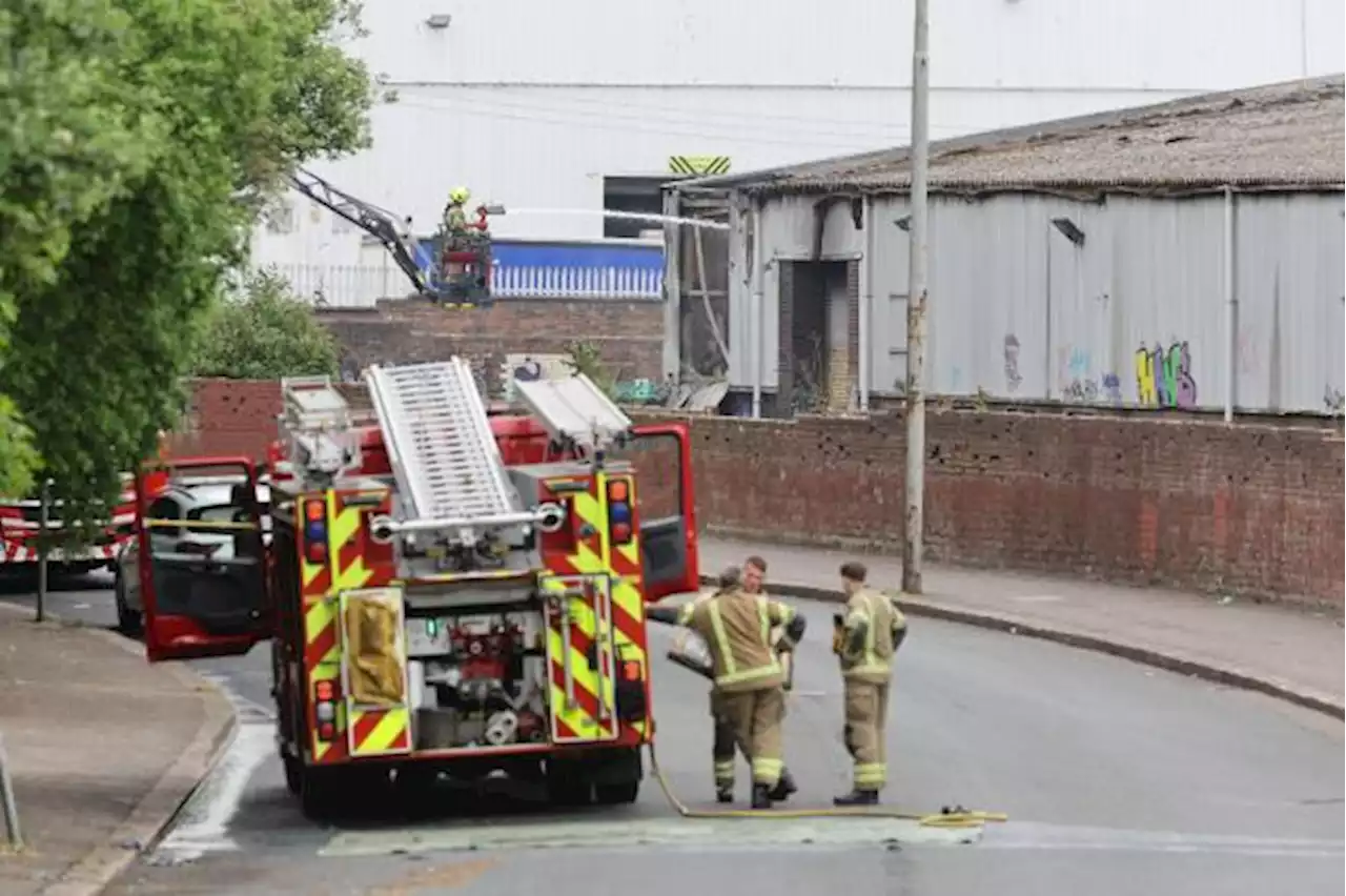 Glasgow roads reopen after huge fire