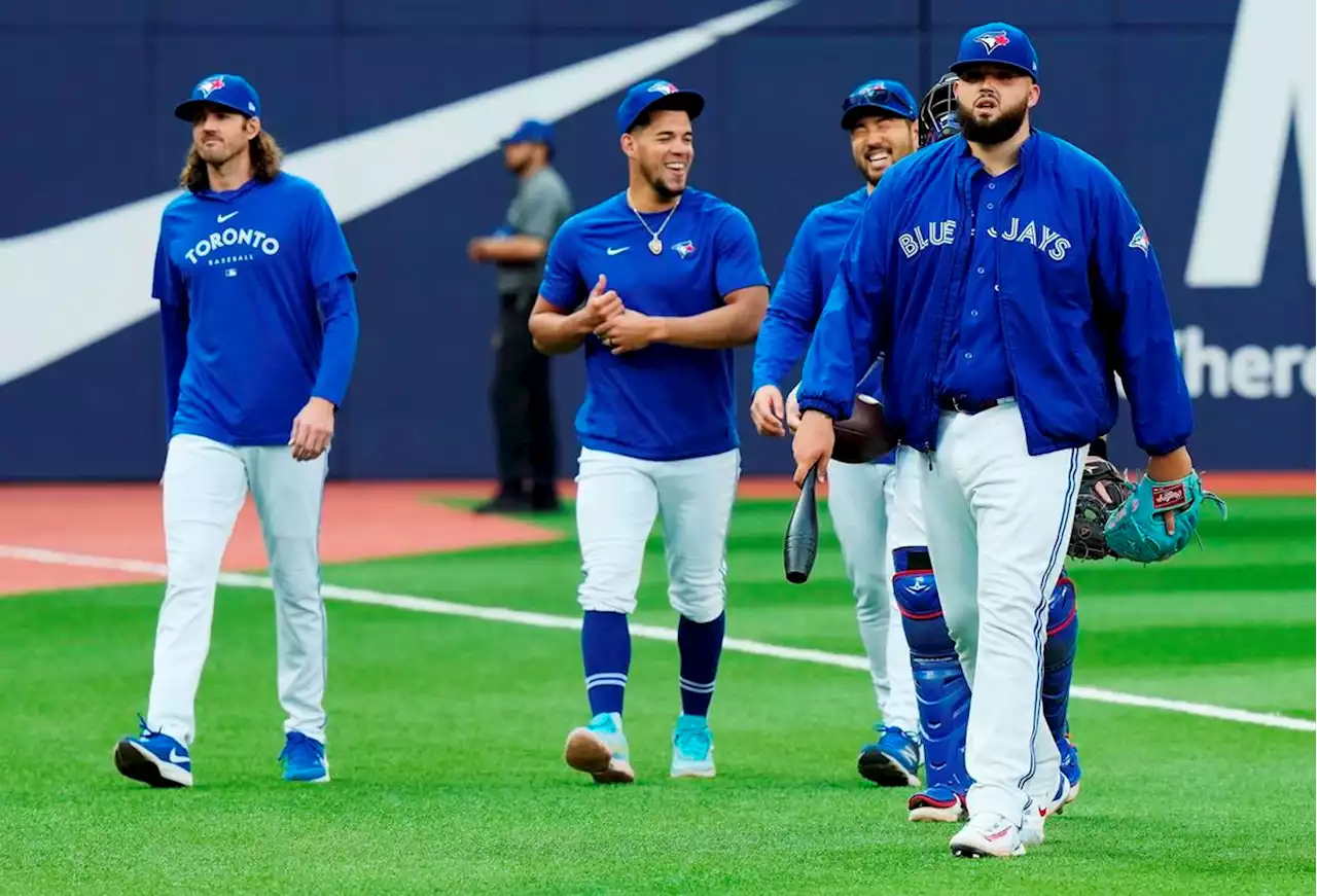 Blue Jays starting pitchers bond over meals together on the road