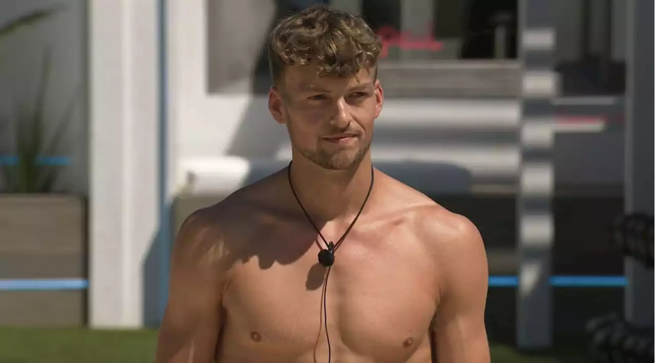 Love Island’s Hugo Hammond looks UNRECOGNISABLE in ‘thirsty’ shirtless snap