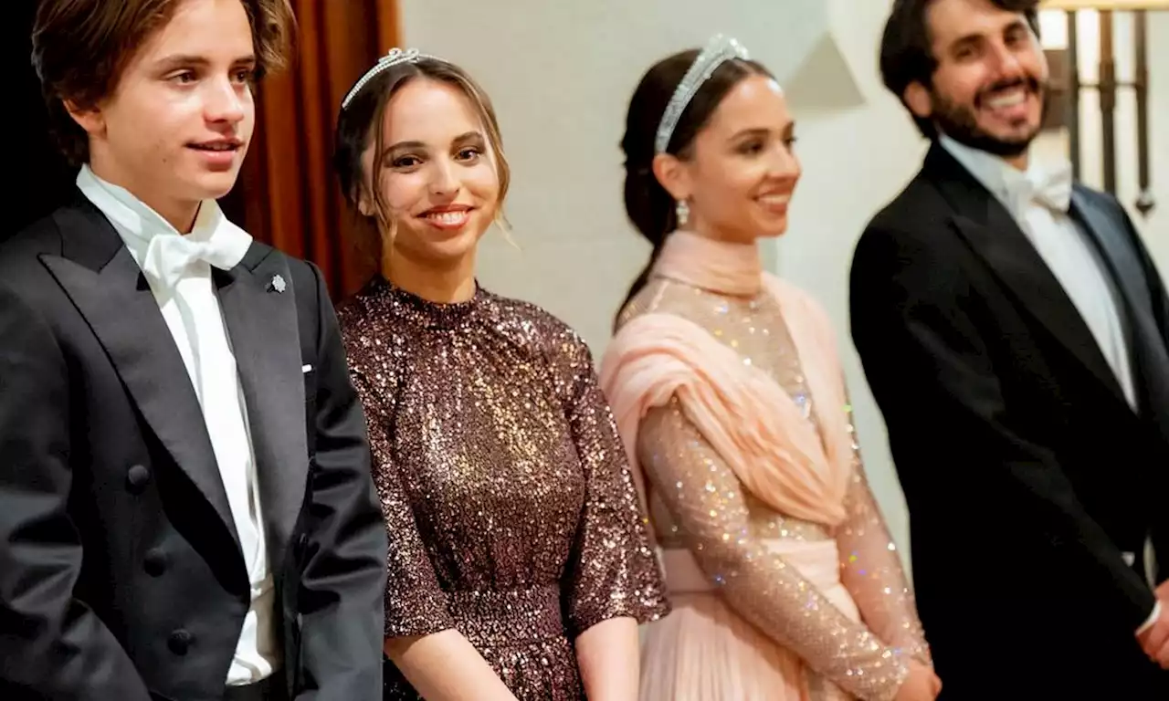 Iman y Salma de Jordania, radiantes con brillantes y tiaras familiares en la boda de su hermano