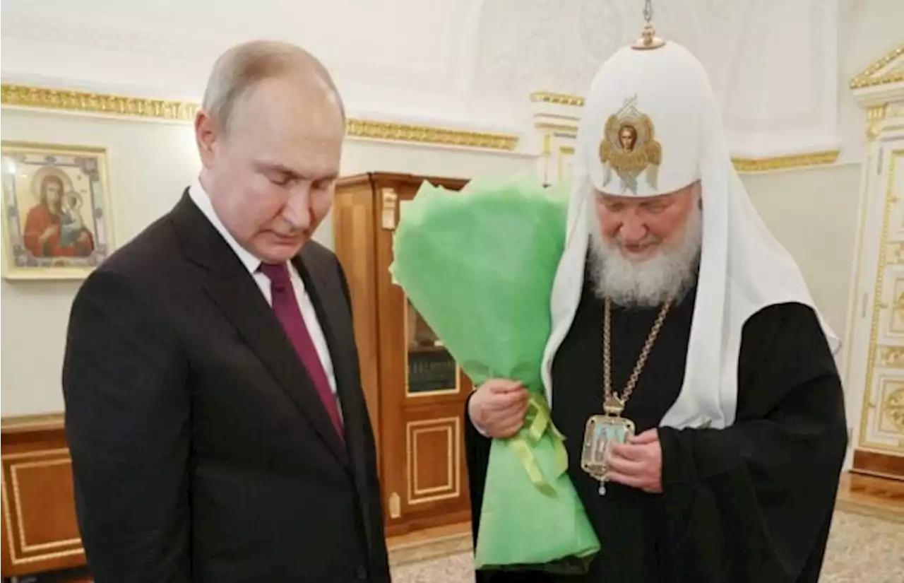 Putin gifts historic treasures to church amid Ukraine campaign