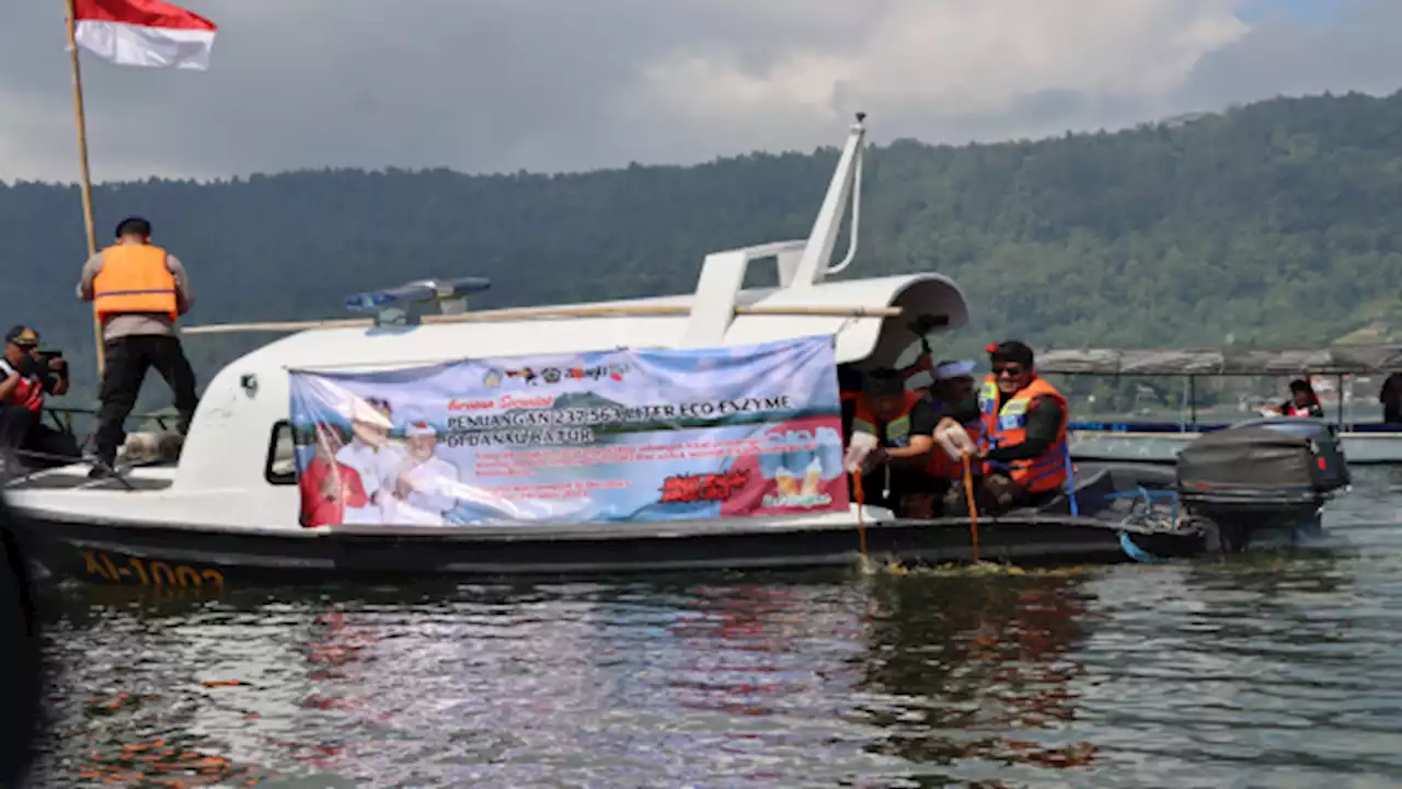 Penuangan Eco Enzyme di Danau Batur Masuk Rekor MURI