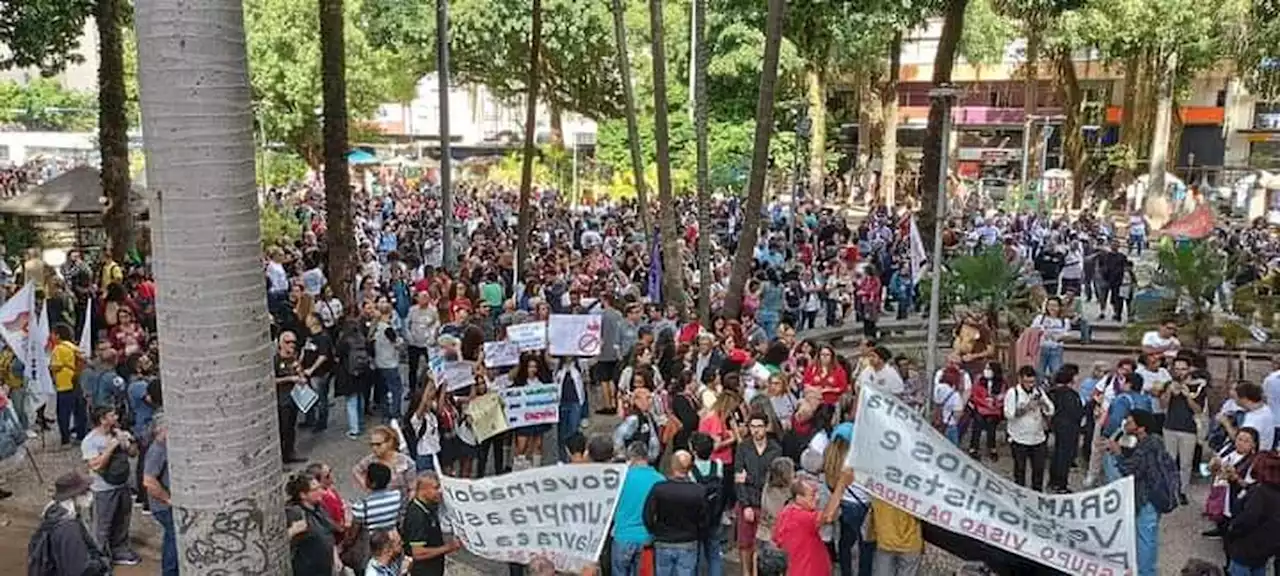 Professores estaduais renovam greve e elaboram propostas para negociação com governo do Rio