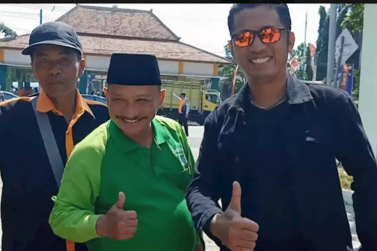 Tersangka Penghina Bupati Situbondo Ditangkap Polisi Seusai Foto Bareng