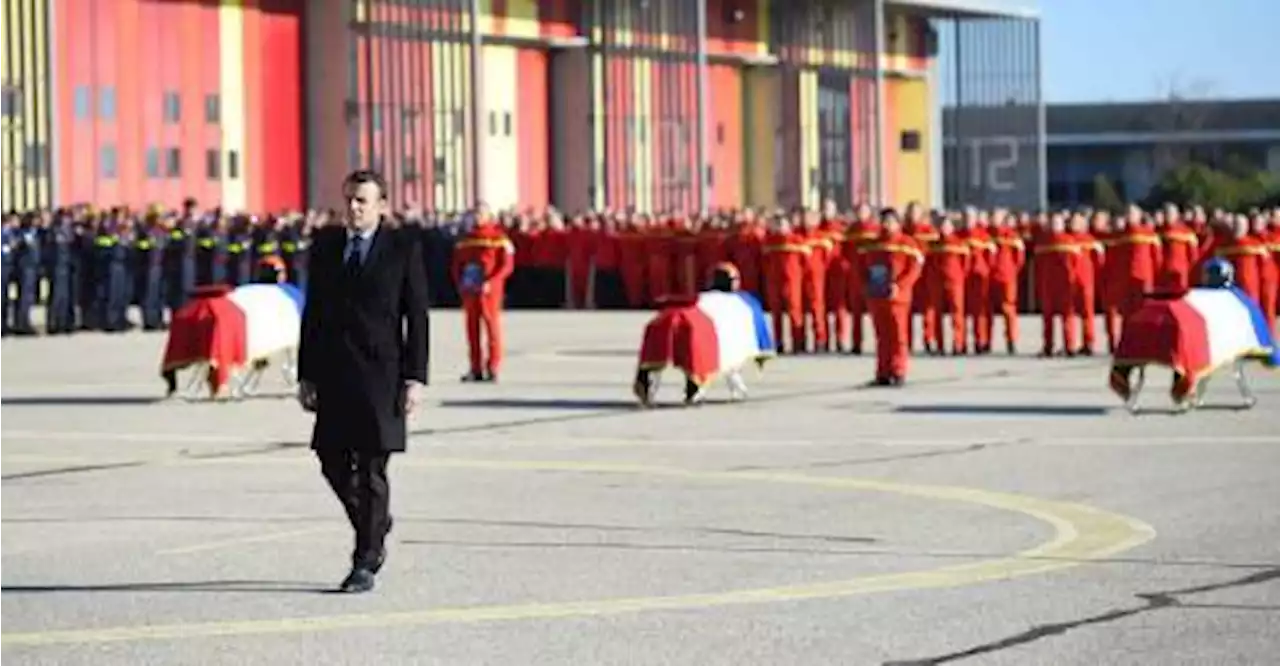 En plein incendie social, le contre-feu de Macron à Nîmes