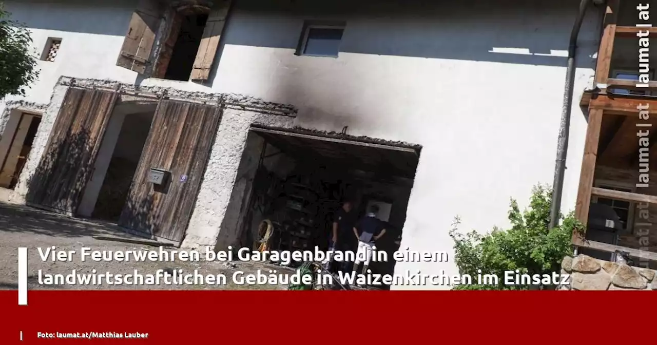 Vier Feuerwehren bei Garagenbrand in einem landwirtschaftlichen Gebäude in Waizenkirchen im Einsatz | laumat|at