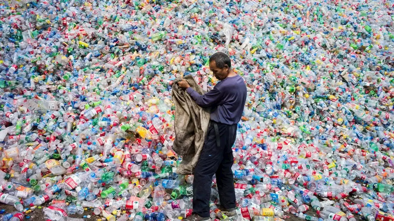 Pollution plastique : une « première version » du futur traité doit être rédigée d'ici novembre