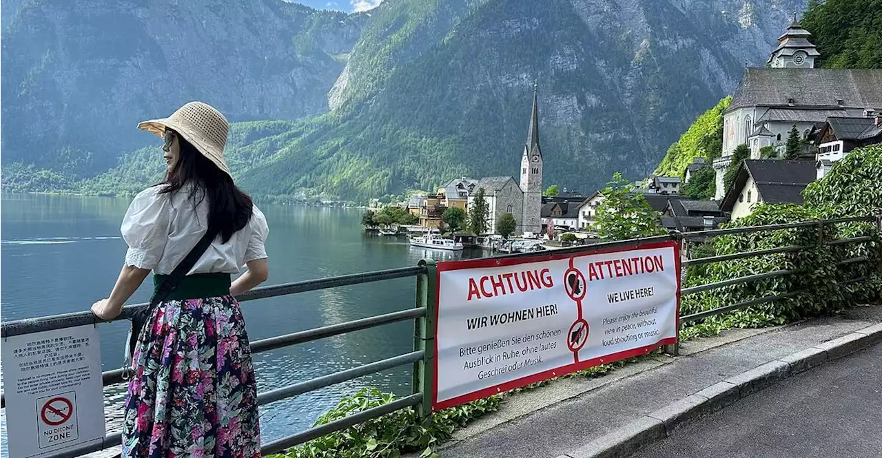 'Achtung, wir wohnen hier': Neues Transparent soll Hallstätter Touristen zur Ruhe mahnen