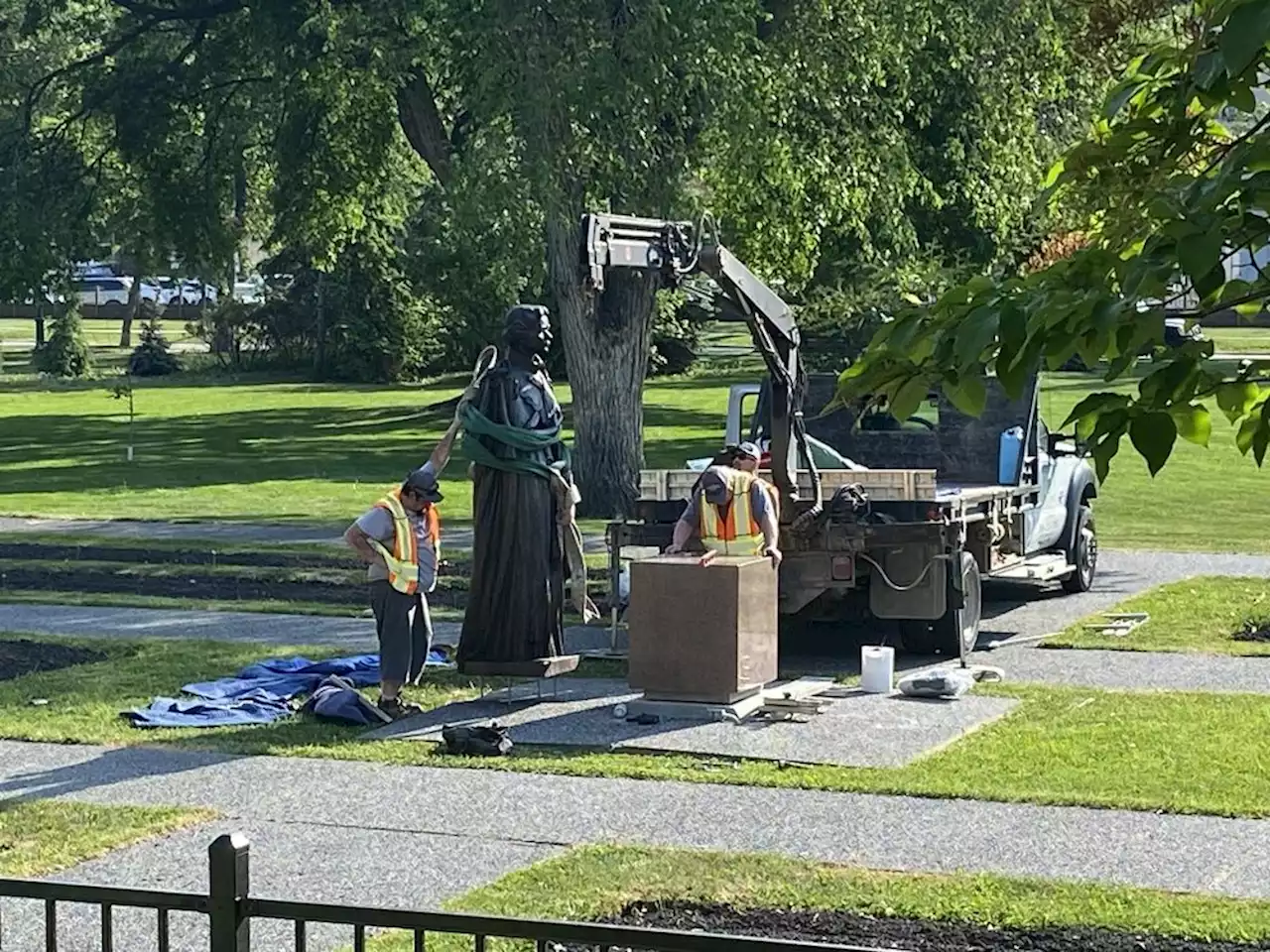 Vandalized Queen Elizabeth statue reinstalled at Manitoba legislature