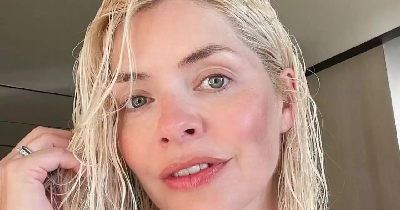 Holly Willoughby ignores Phillip Schofield's interview with make-up free selfie