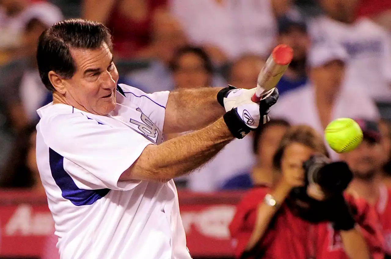 Former Dodger All-Star Steve Garvey weighs run to replace Feinstein in California