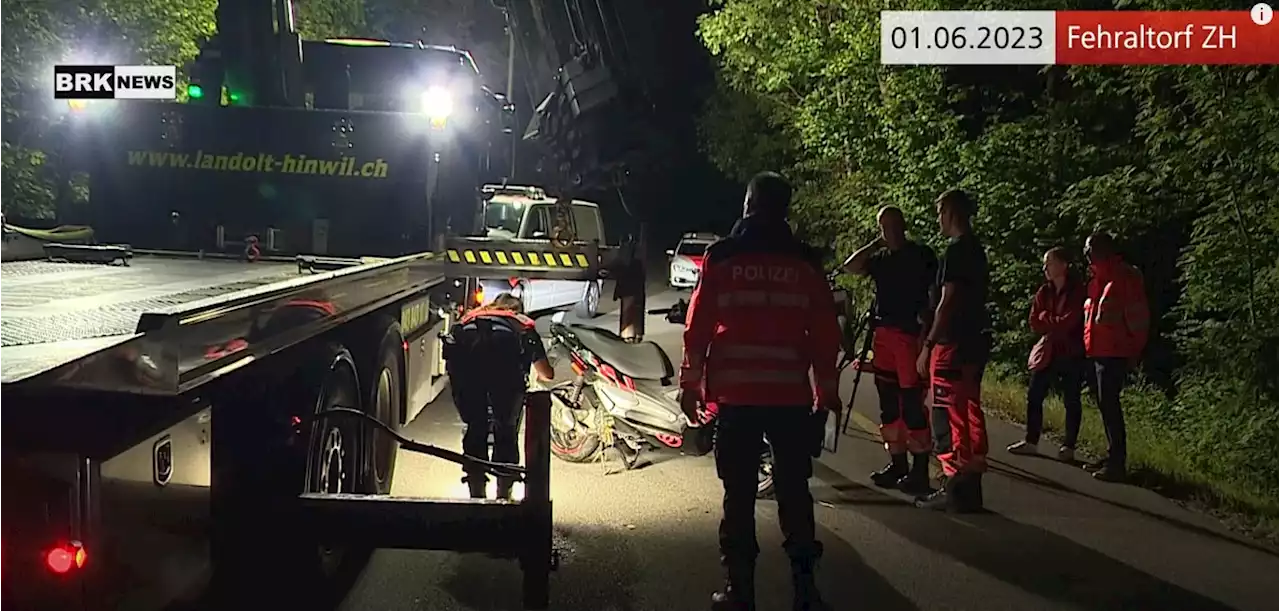 Fehraltorf ZH: Motorradfahrer (†16) stirbt bei Selbstunfall (Video)