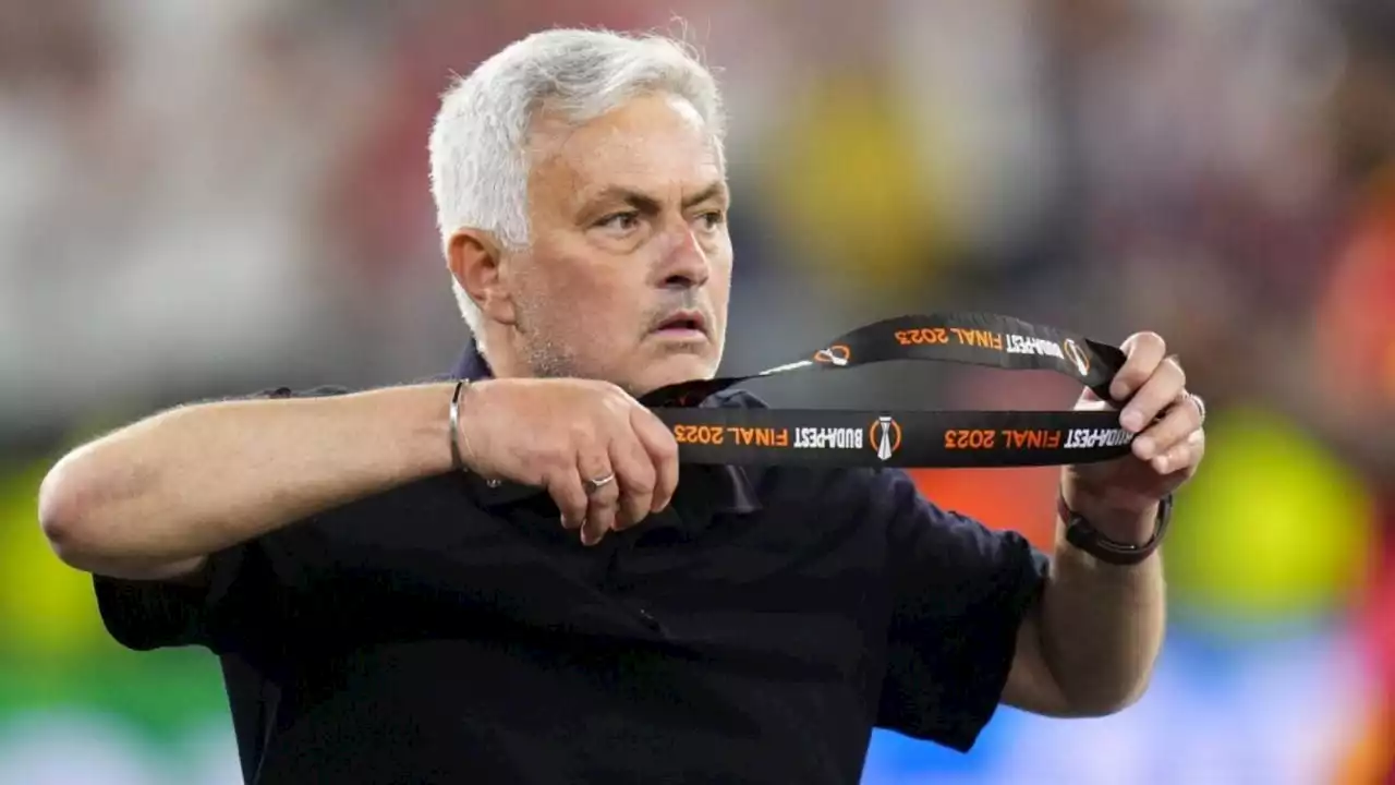 UEFA acusa a Mourinho por insultar a árbitro tras la final de la Europa League