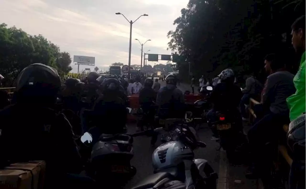 La autopista Medellín - Bogotá amaneció bloqueada en Bello por una protesta - Pulzo