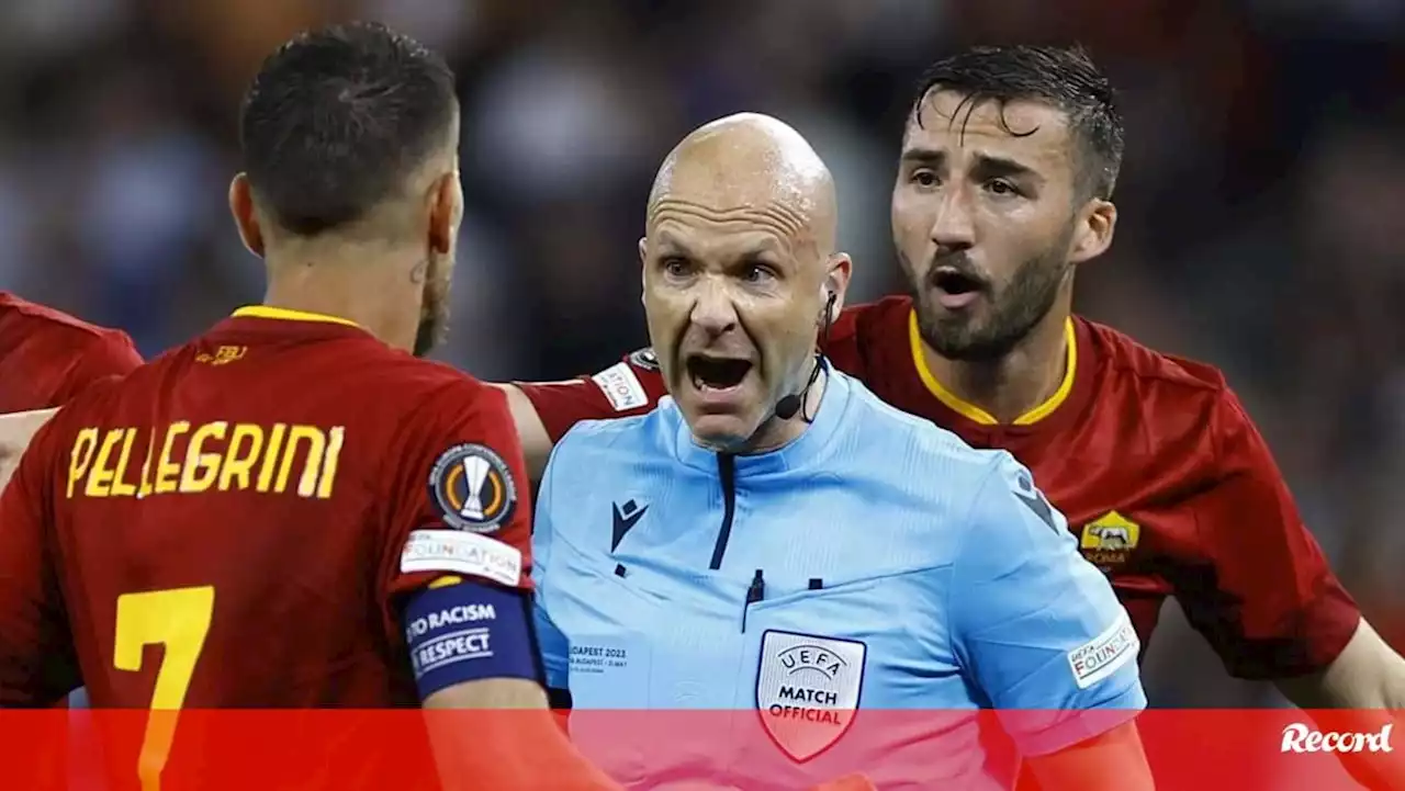 Premier League condena 'abusos inaceitáveis' dirigidos a Anthony Taylor após final da Liga Europa