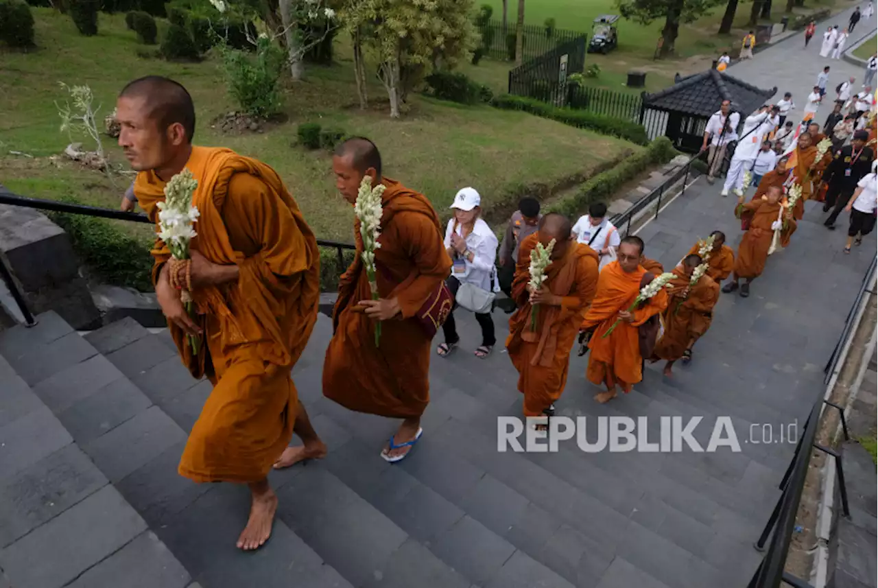 Tiba di Candi Borobudur, Injourney Sambut Hangat Bhikku Thudong |Republika Online