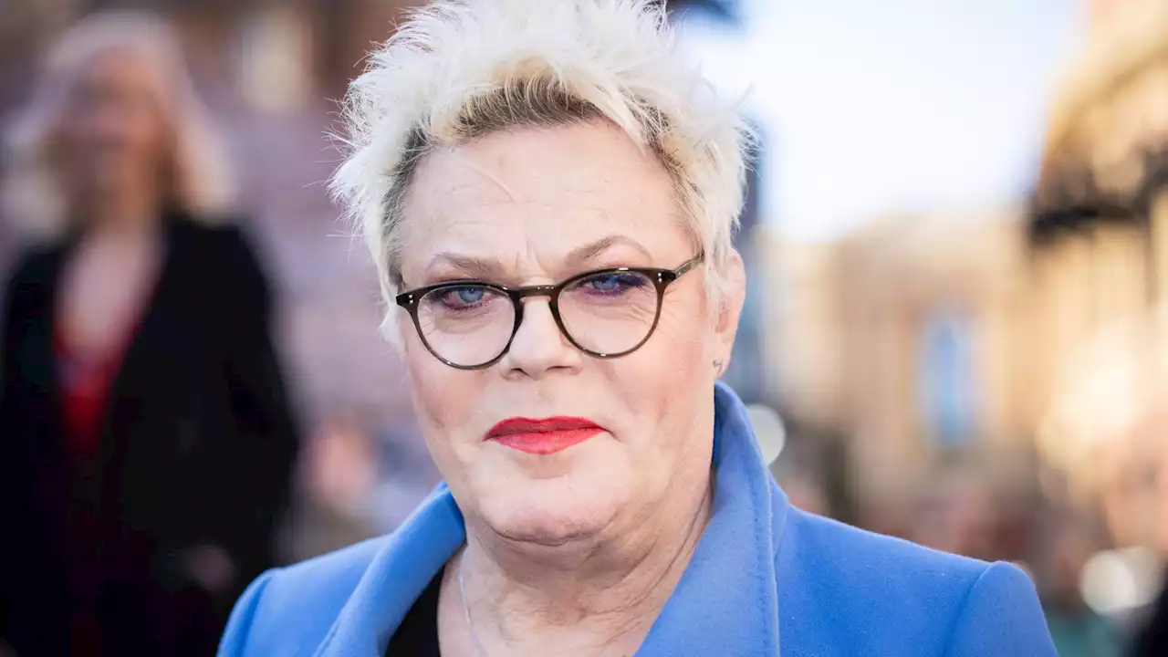 Eddie Izzard clears up her pronouns and says 'no one can really get it wrong'