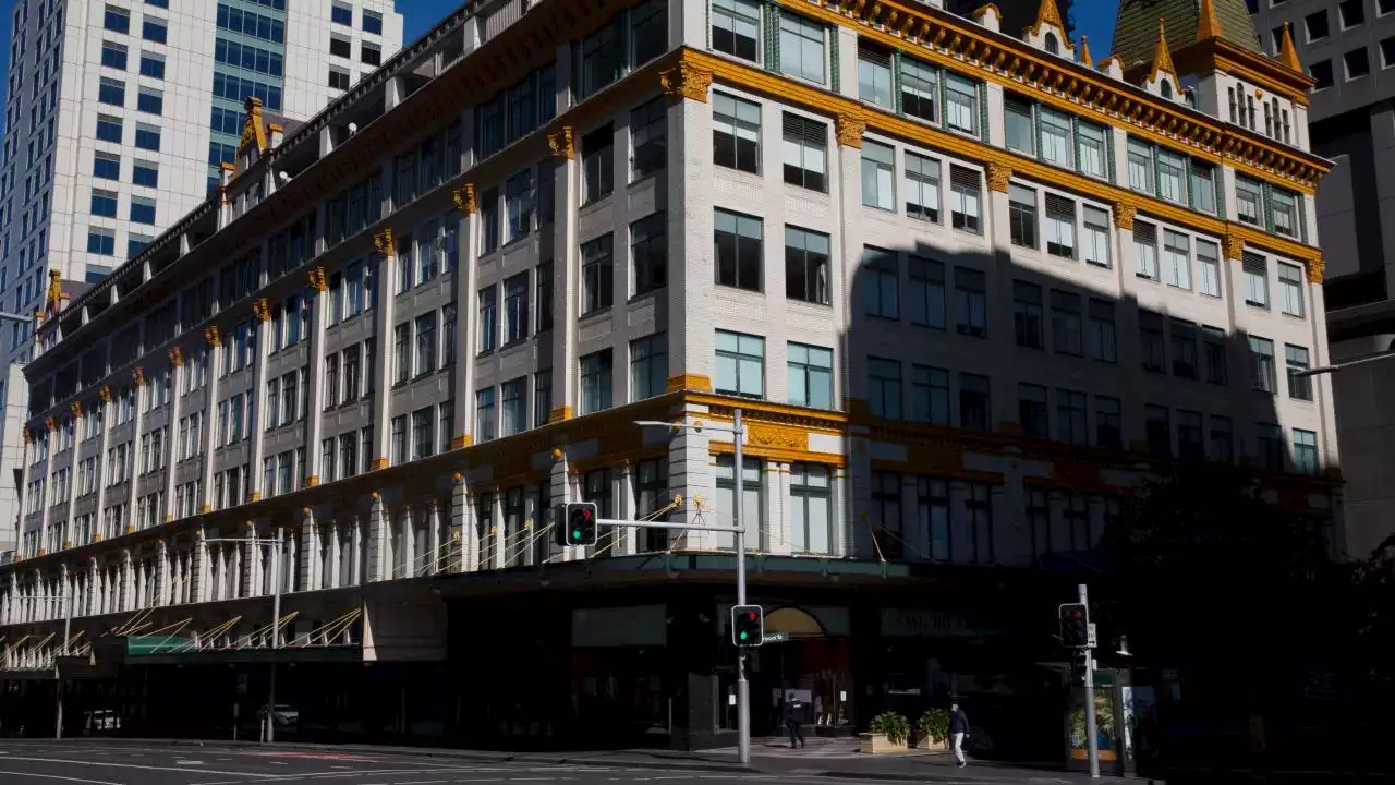 'Avoid the area': Warning after 'suspicious package' found in iconic Sydney building