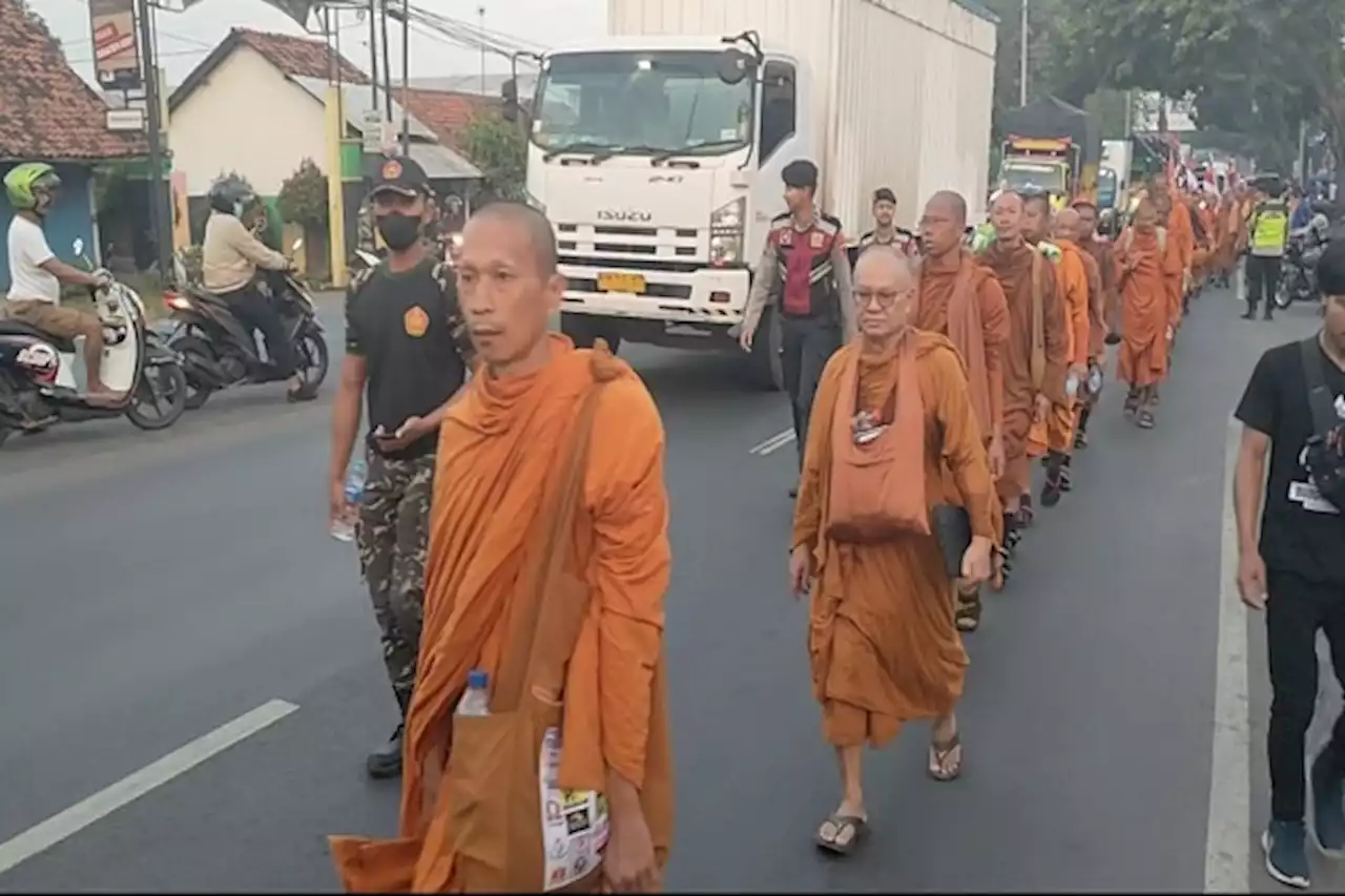 Jelang Waisak, Ini Beda Biksu, Bikkhu, dan Bhante dalam Buddha