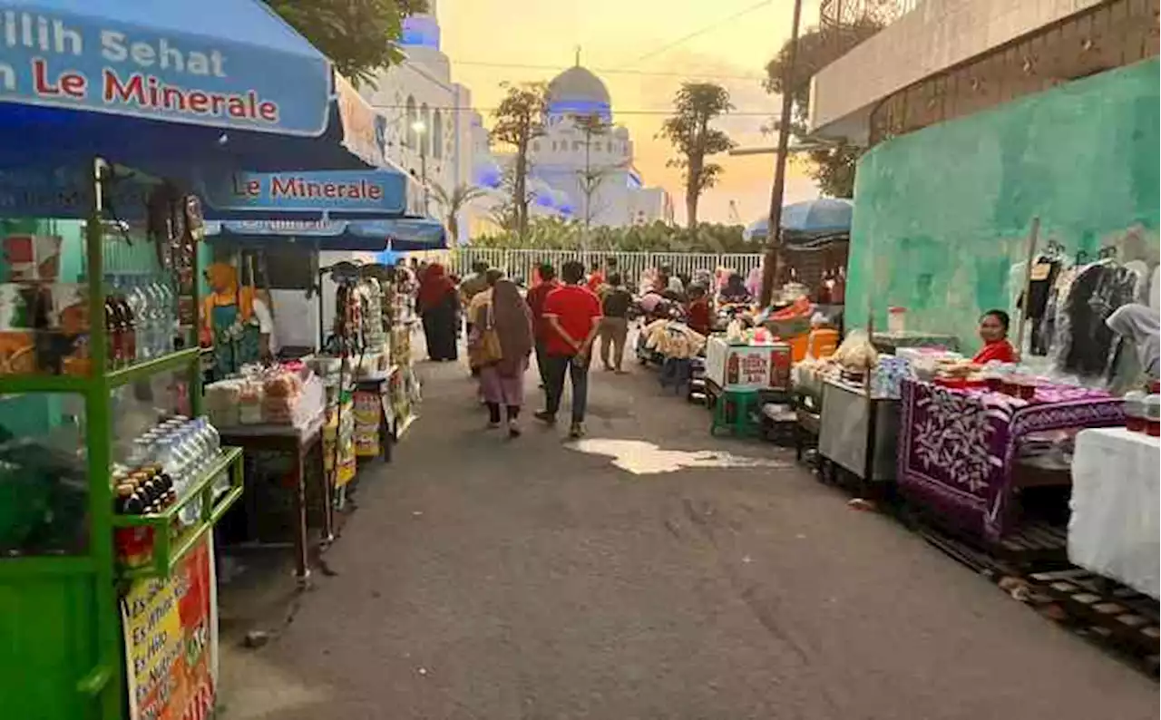 Wisatawan Masjid Sheikh Zayed Solo Habiskan Rp150.000/Hari untuk Parkir & Jajan