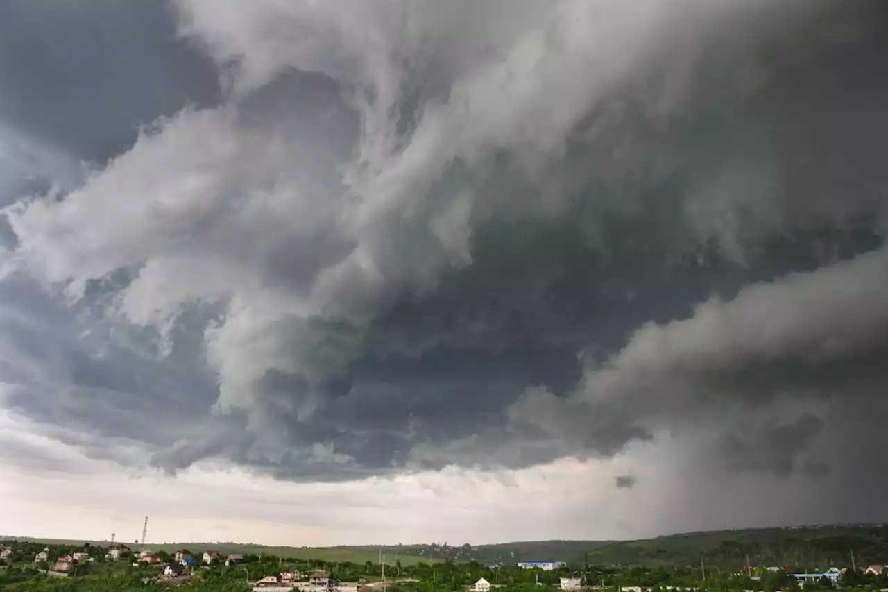 Heavy downpours possible this afternoon: Environment Canada