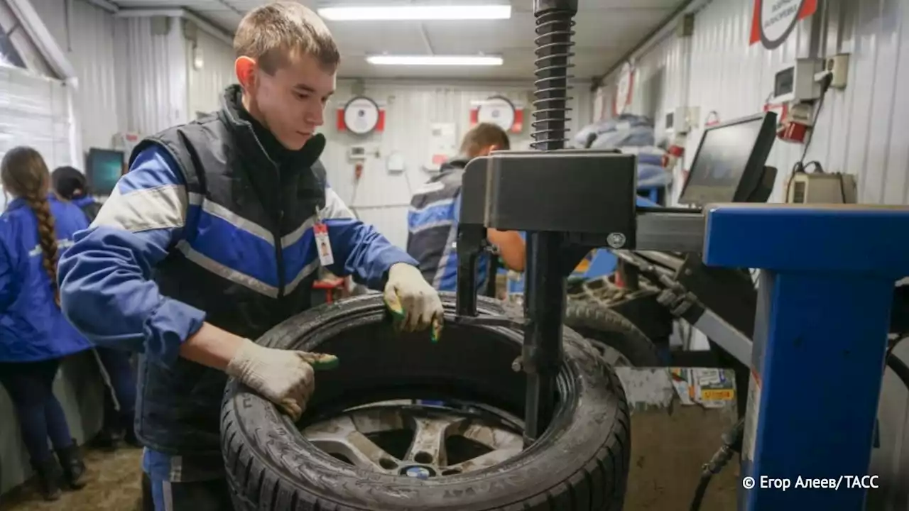 В России запретили использовать автомобили с летними шинами зимой и 'шиповку' летом