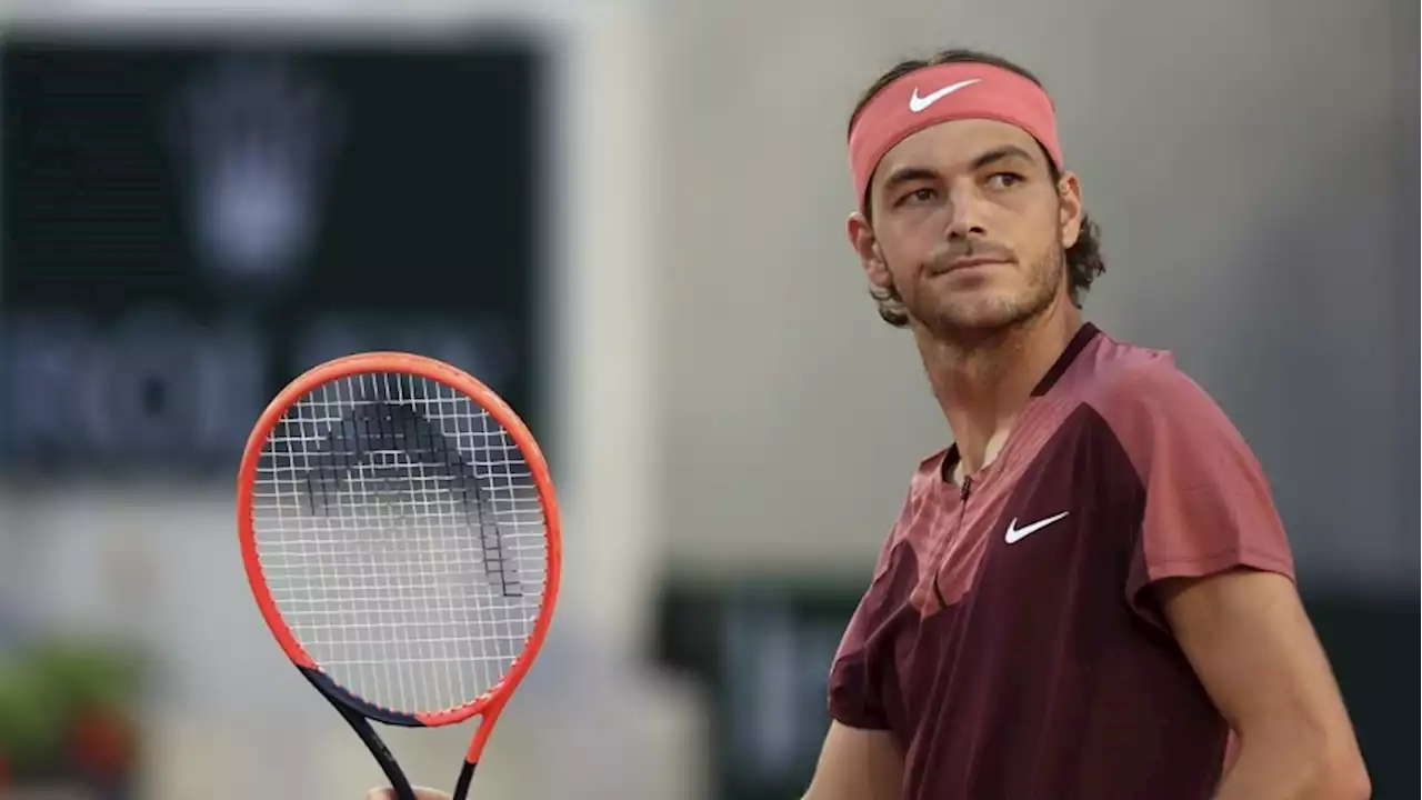 American Taylor Fritz shushes booing Roland-Garros crowd after he beats French player | TSN