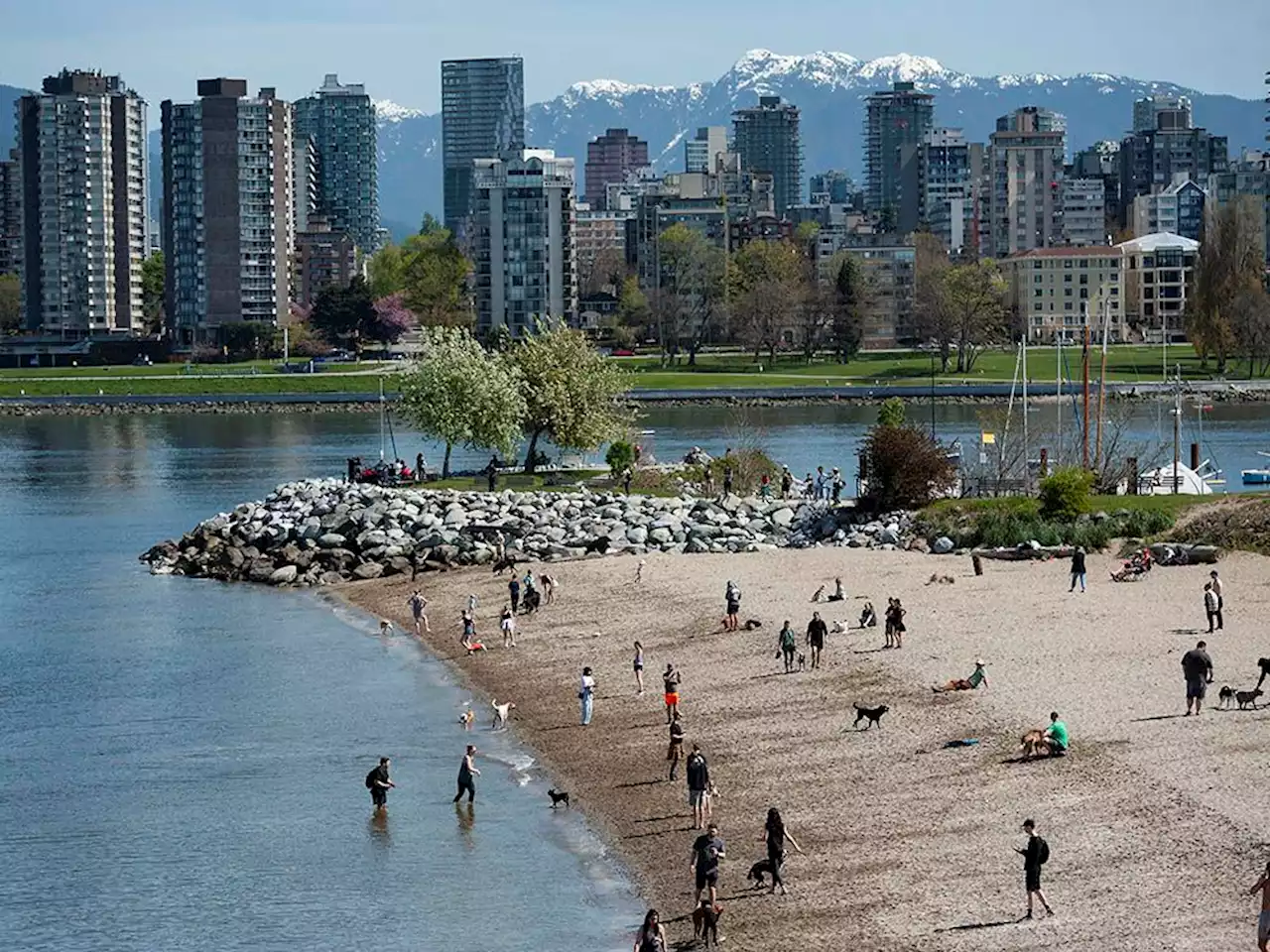 Vancouver Weather: Blue skies and breezy