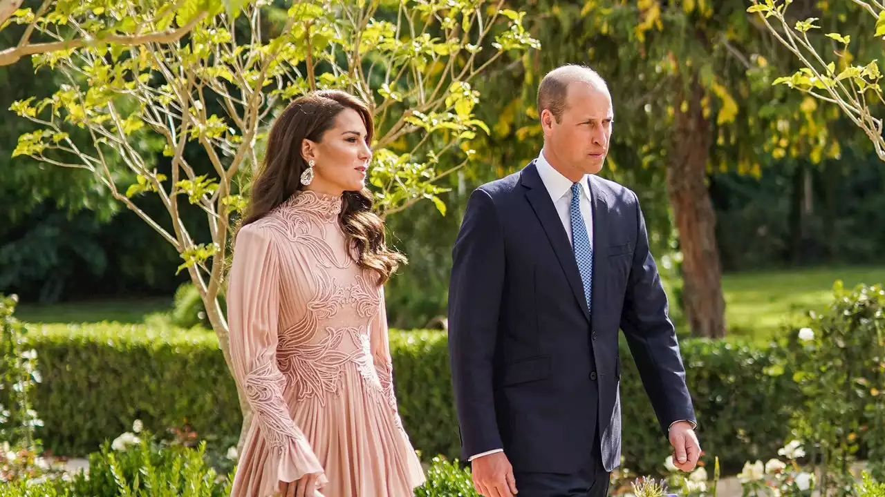 Kate Middleton choisit deux robes roses pour assister au mariage de Hussein de Jordanie