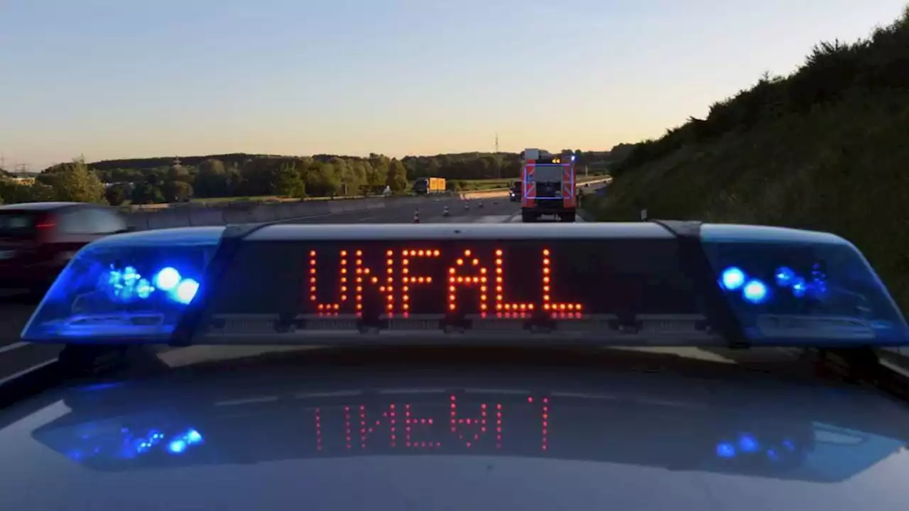 a1 nach unfall gesperrt: mehr als zehn kilometer stau ab brinkum